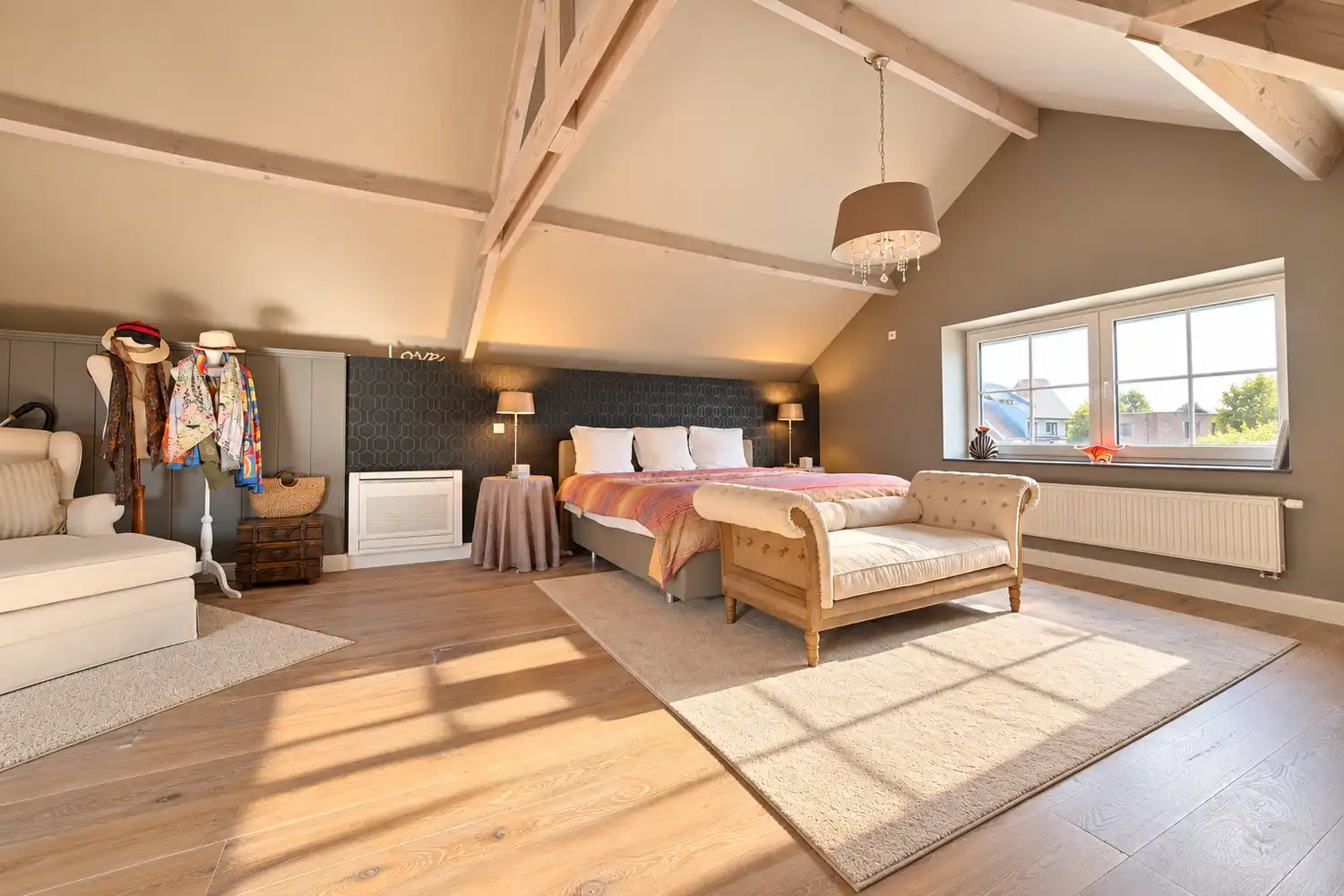 Royale, karaktervolle woning met 5 slaapkamers en 4 badkamers aan de grens met Maastricht foto 9