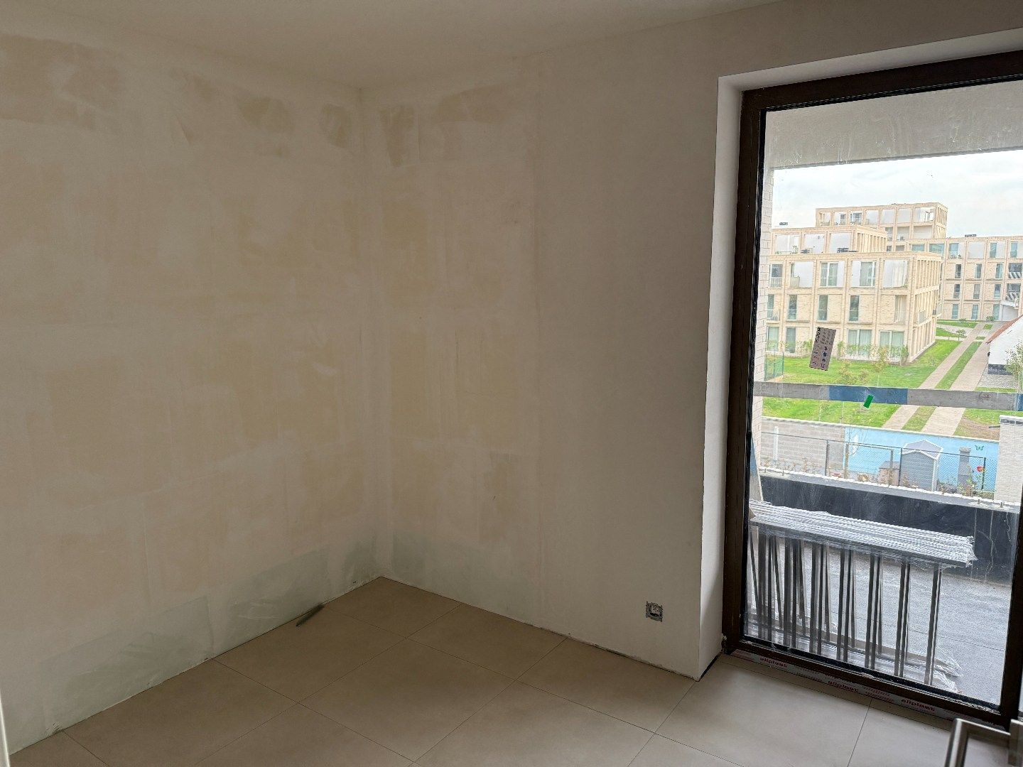 Modern 2-slaapkamer appartement met terras foto 15