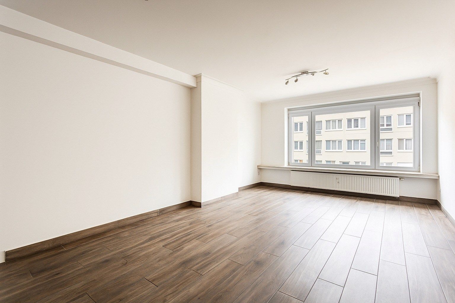 Instapklaar 3-slaapkamer appartement met terras! foto {{pictureIndex}}