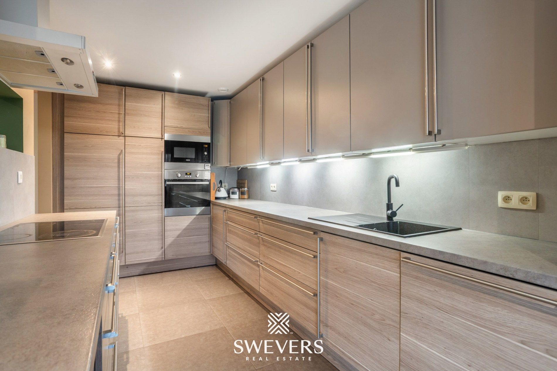 Ruime, instapklare woning met drie slaapkamers en prachtige tuin foto 6