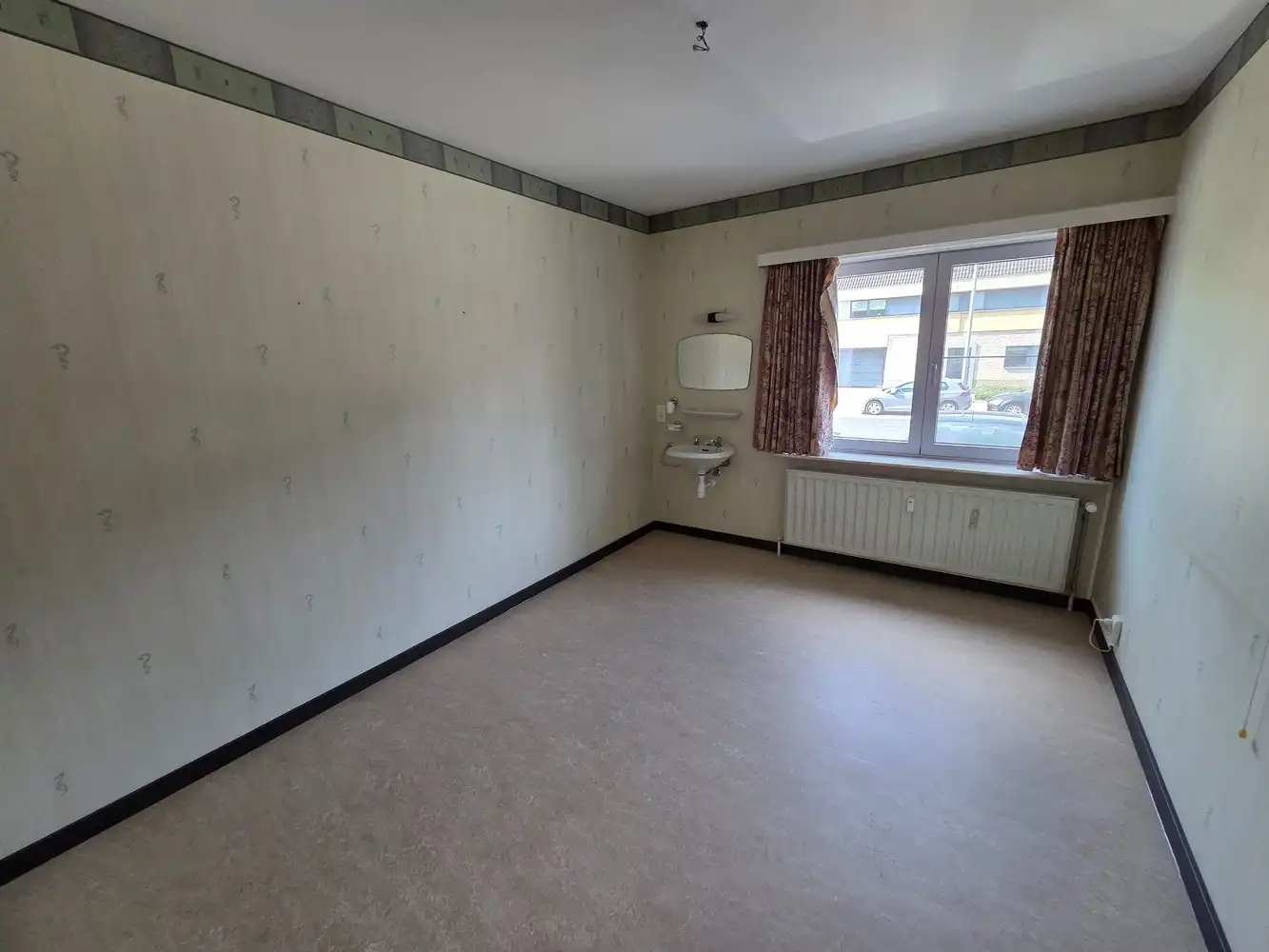Uitzonderlijk ruim appartement met 4 slaapkamers, bureau en dubbele garage foto 18