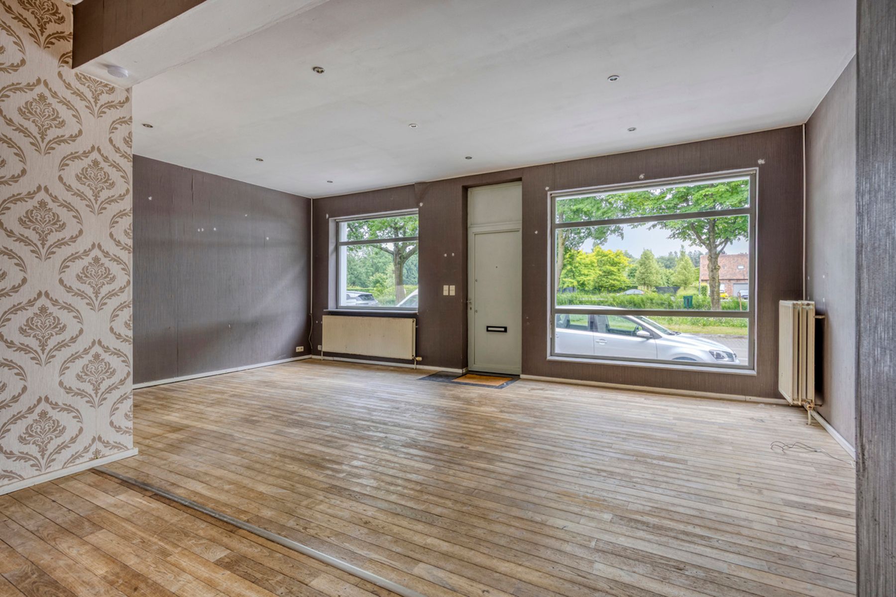 Ruim renovatieproject (226m²) met tuin aan kanaal foto 8