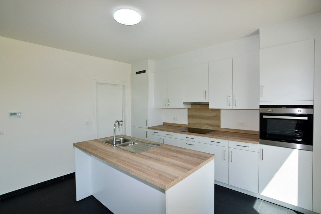 Halfvrijstaande nieuwbouwwoning met 3 slpks en dressing op perceel van 4a 88ca. foto 8