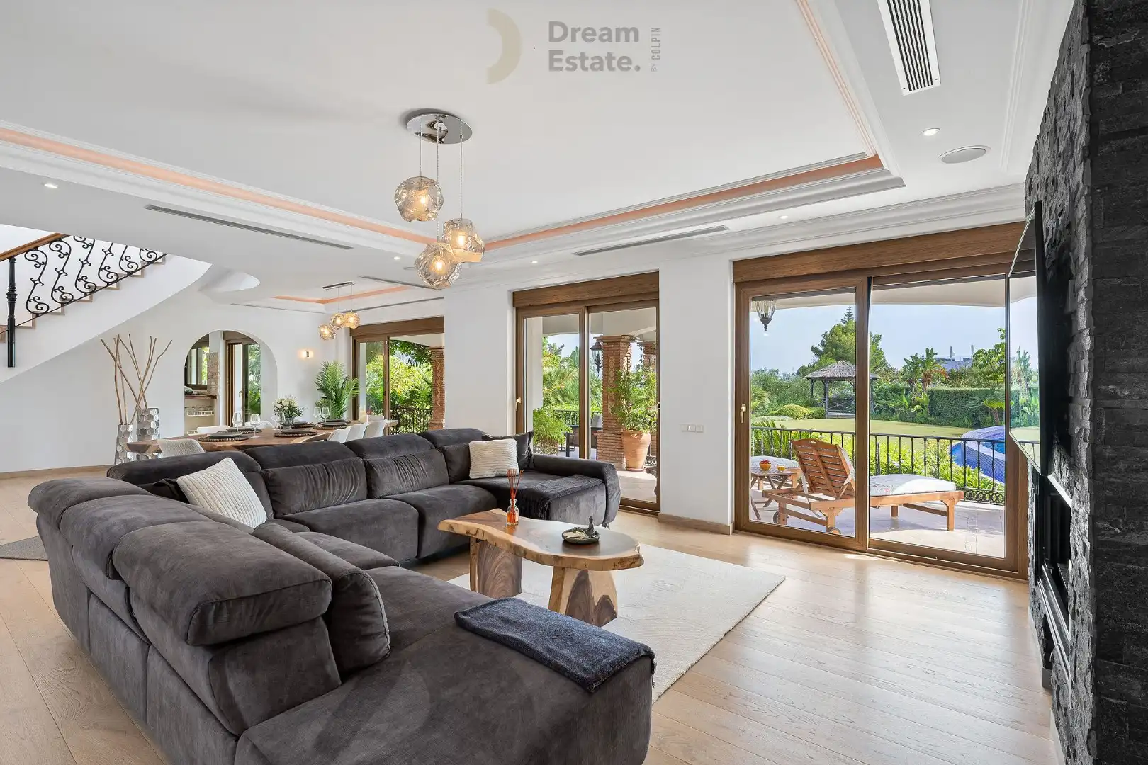 Welkom in deze prachtige villa te El Paraiso, een mix van Andalusische charme en moderne elegantie. foto 9