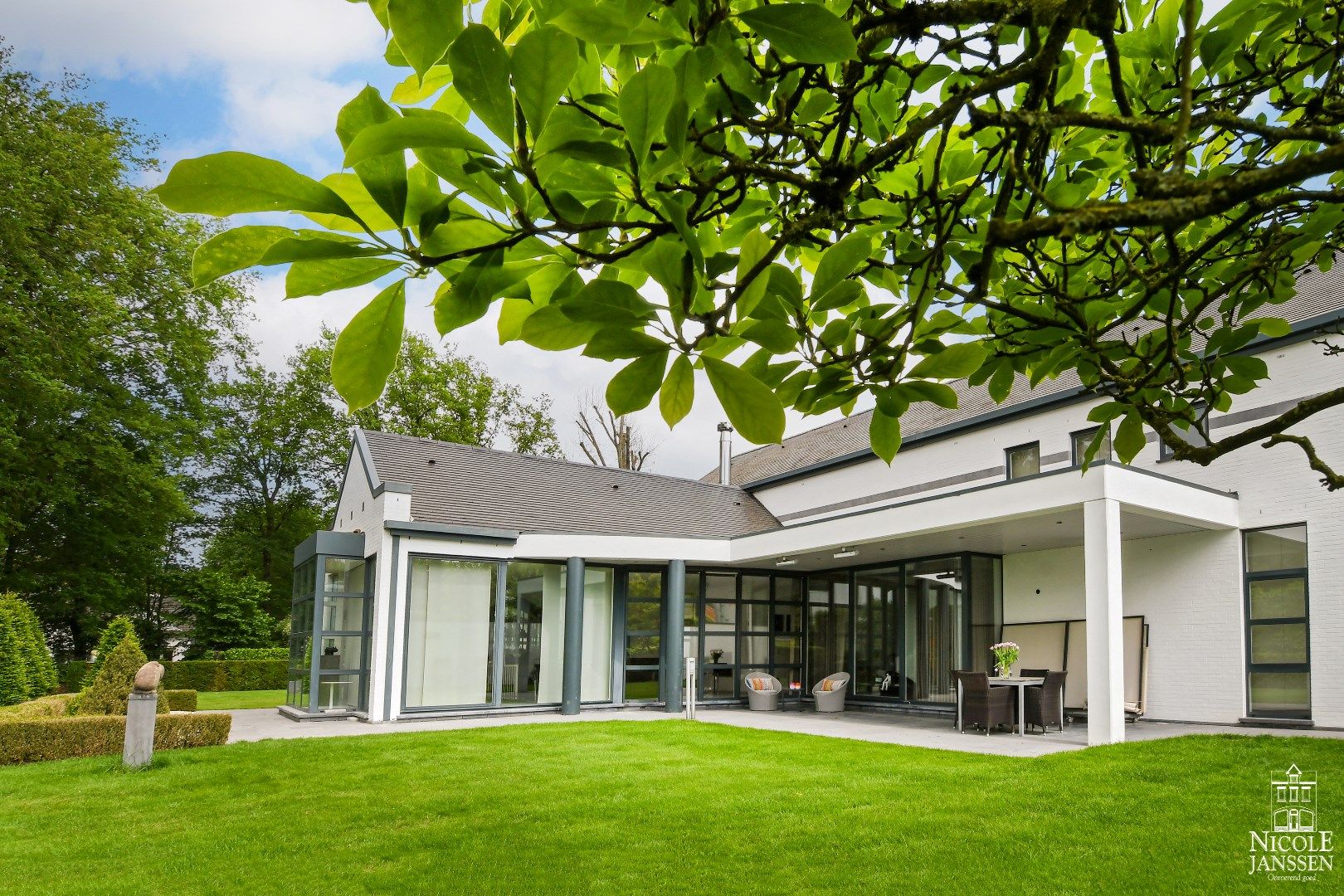 Moderne villa met speelse indeling foto 30