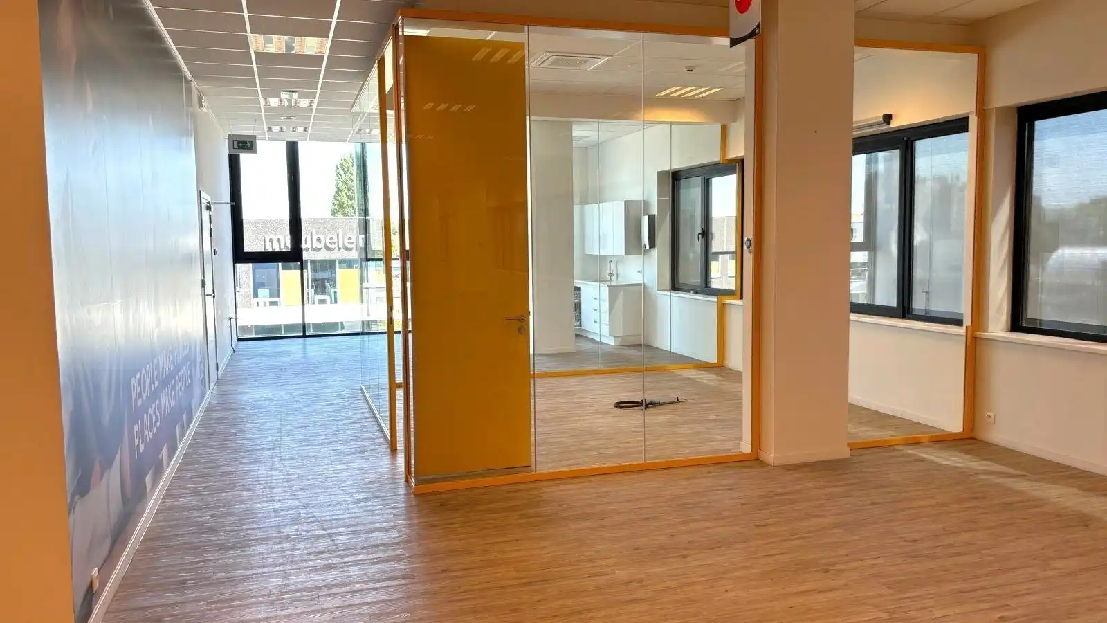 Instapklaar kantoor te huur aan de voorhaven in Gent foto 5