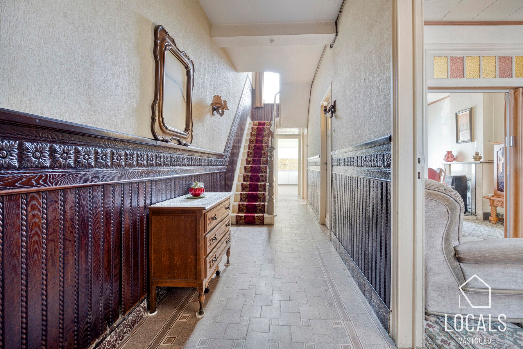 Te renoveren woning met potentieel nabij station Denderleeuw foto 2