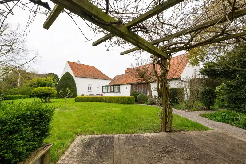 Hoekperceel van 834 m² met karakterwoning en ontwikkelingspotentieel te Olsene (Zulte). foto 7
