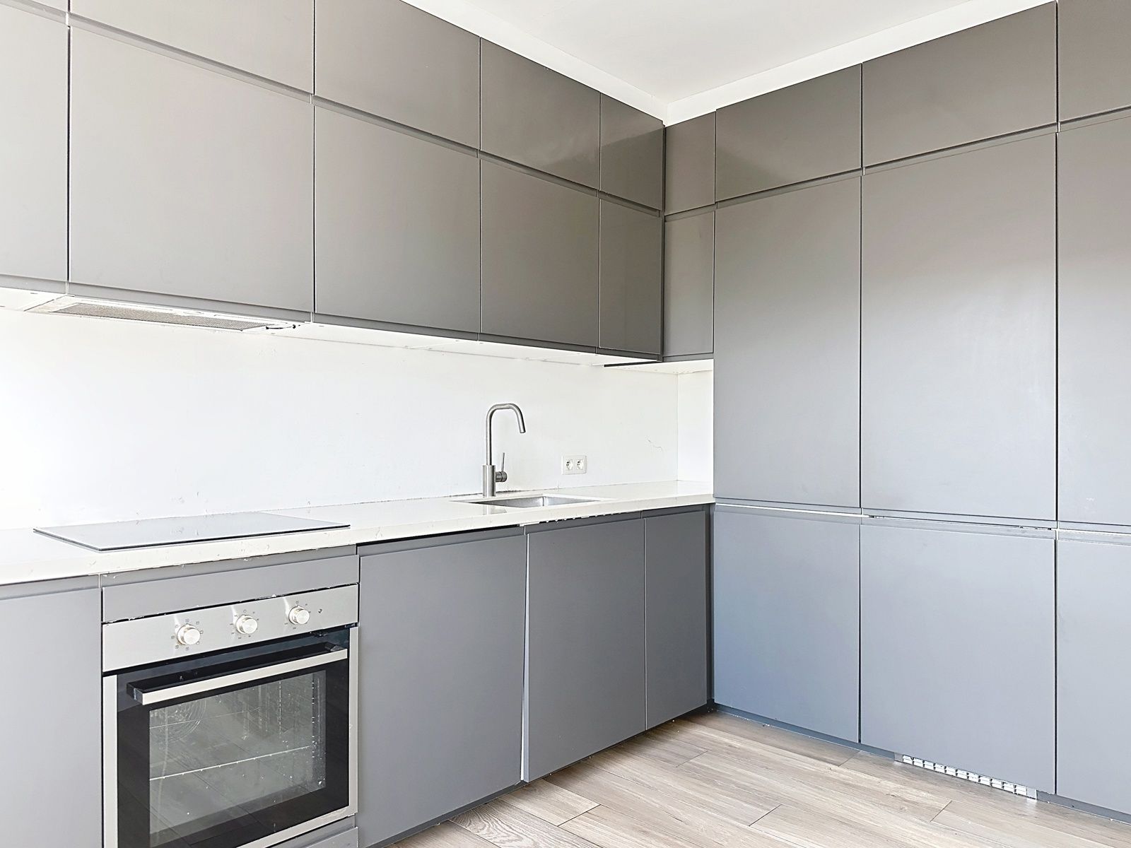 Opbrengstappartement met 3 slaapkamers in hartje Aartselaar – Reeds verhuurd aan € 1.175/maand foto 3