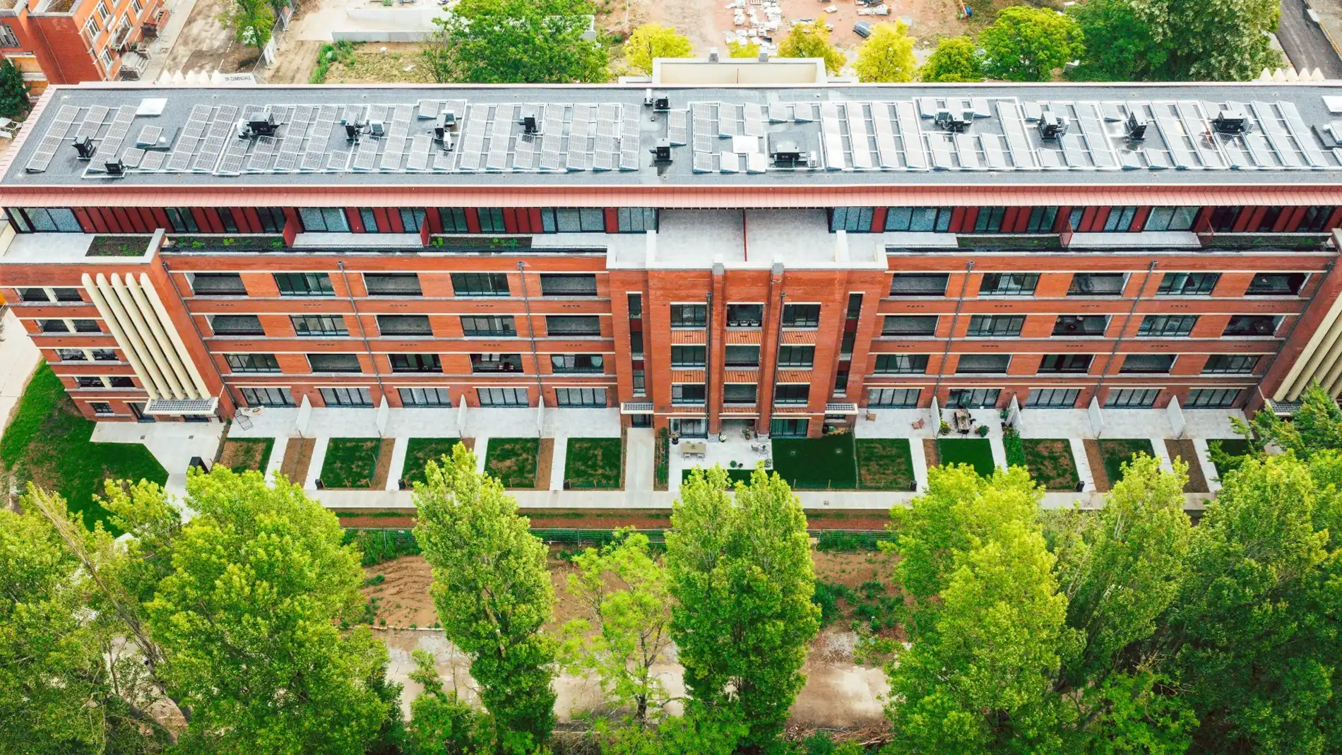 Unieke stadswoning in een groene omgeving foto 27