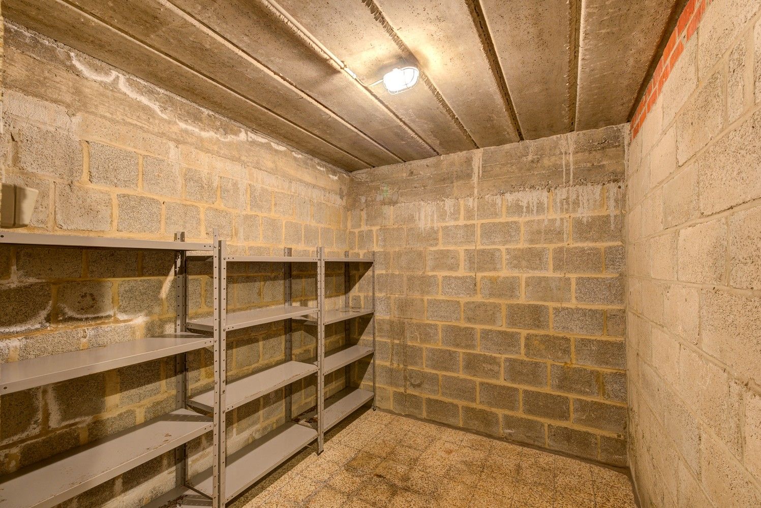 VERZORGD APPARTEMENT MET 3 SLAAPKAMERS, RUIM TERRAS EN AUTOSTAANPLAATS NABIJ HET CENTRUM VAN BILZEN foto 16