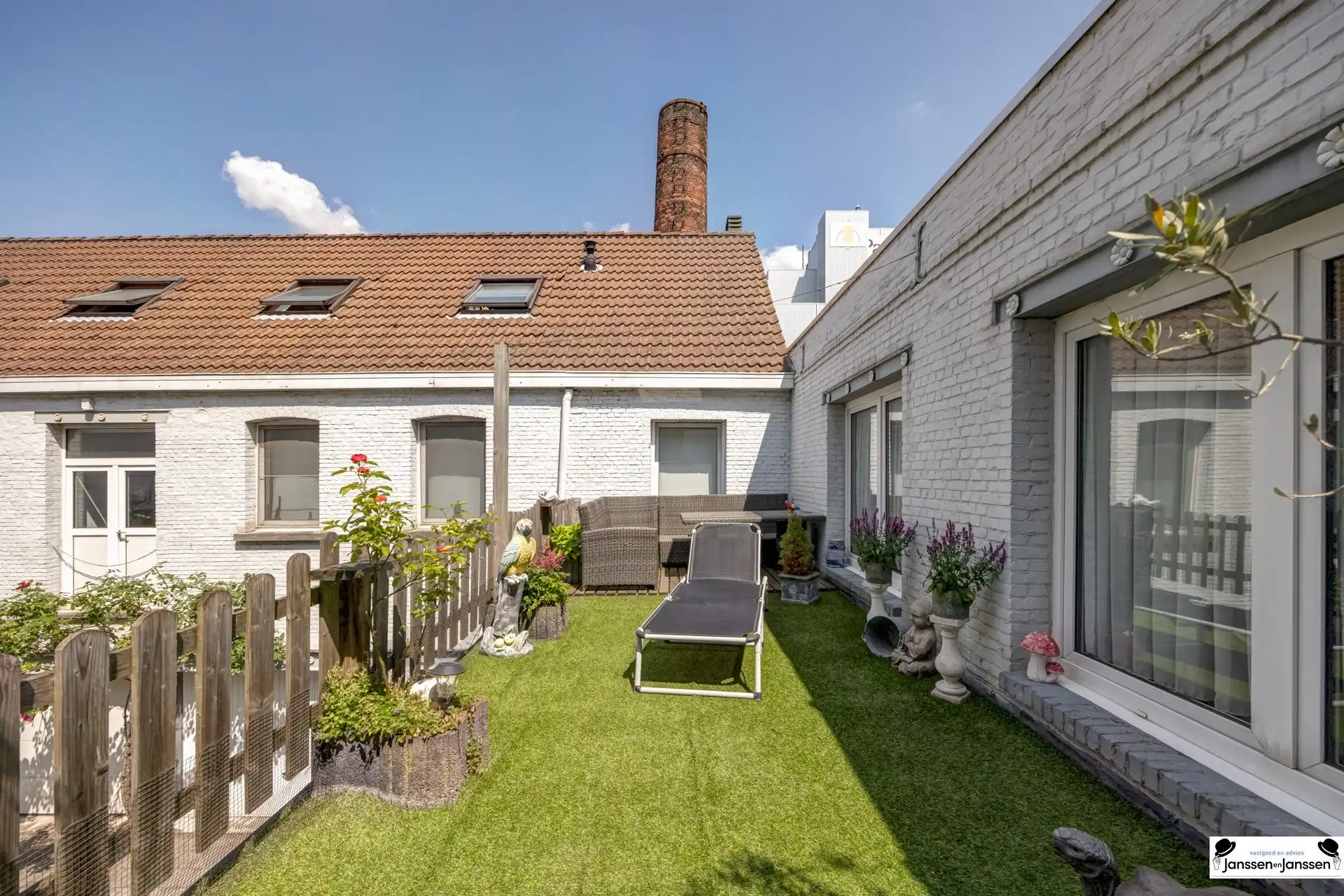 Hoofdfoto van de publicatie: Ruim appartement in voormalige suikerfabriek Merksem