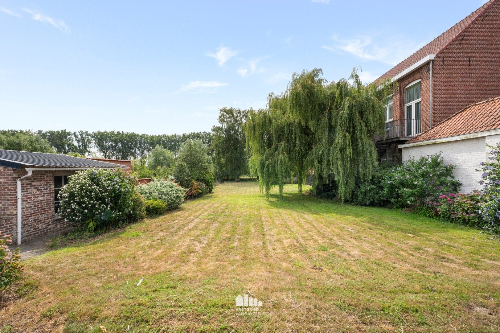 Te renoveren karaktervolle woning met garage in de dorpskern op een perceel van 1.180m².   foto 16