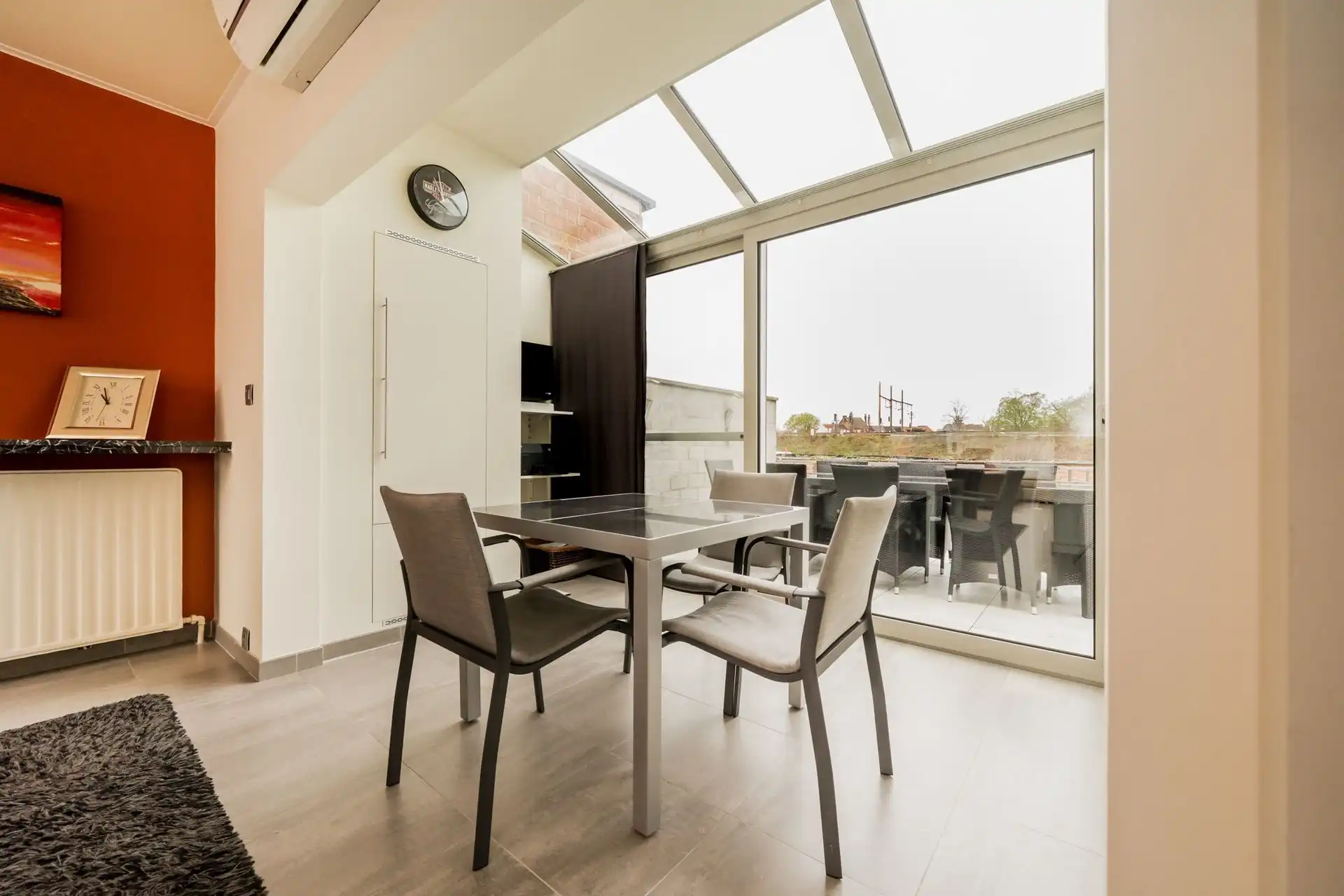 Instapklare bel-etagewoning met garage, tuin en zonnig terras foto 7