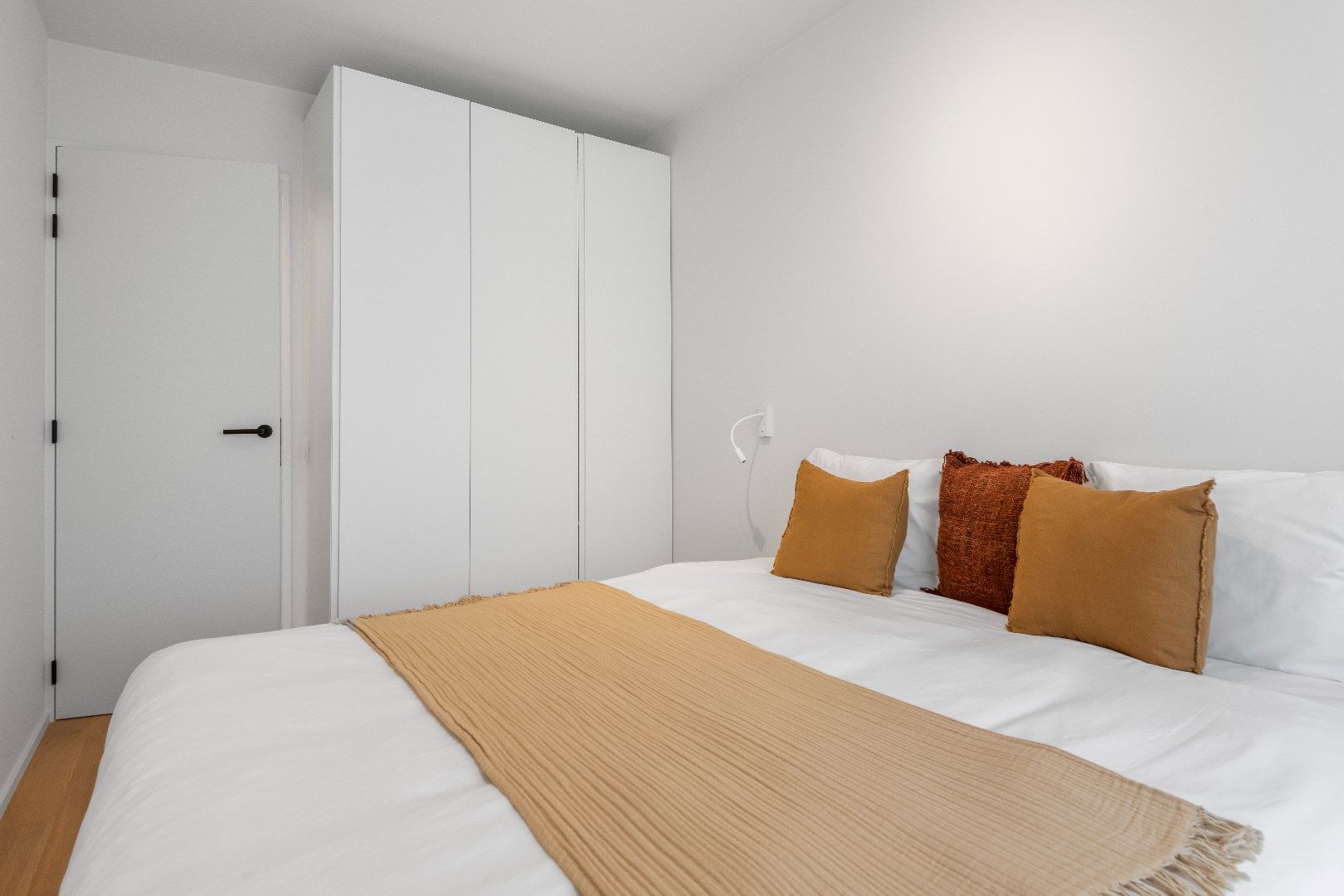 Luxueus vernieuwd appartement, gelegen in de Kustlaan, tussen het Van Bunnenplein en het Lichttorenplein. foto 19