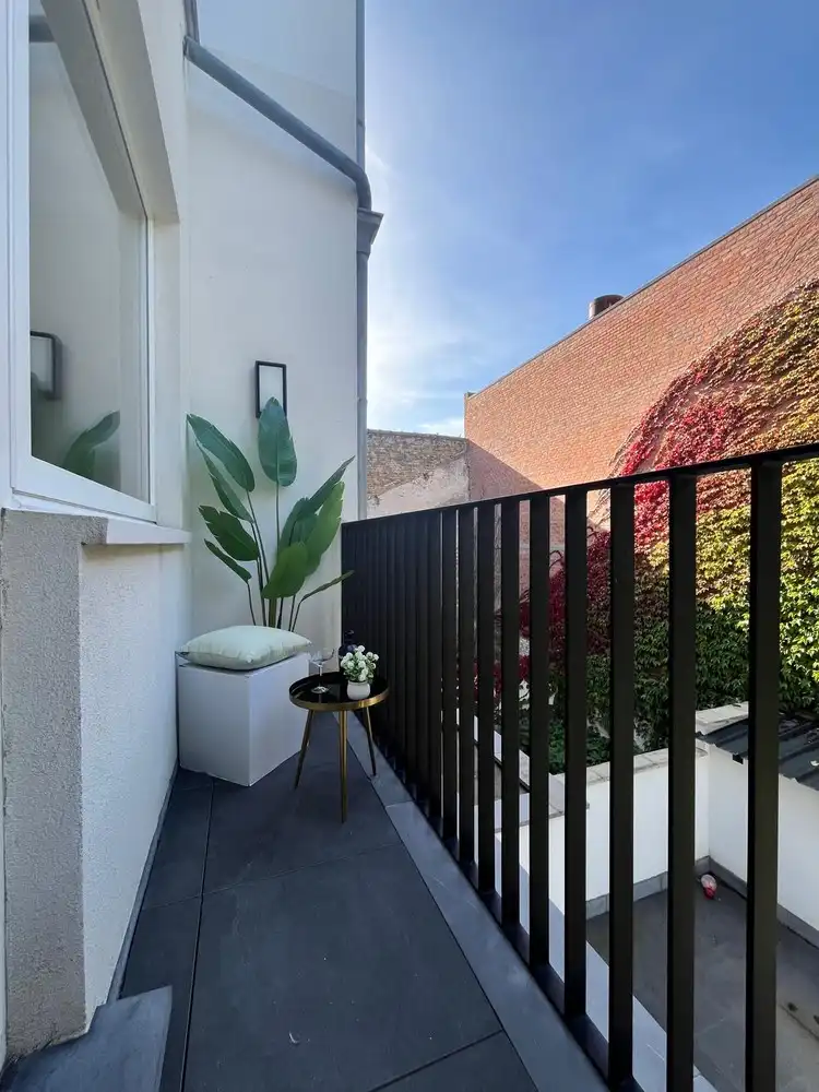 Stijlvol gerenoveerd appartement met hoge plafonds, 2 slpks vlak bij zee te koop in Oostende foto 16