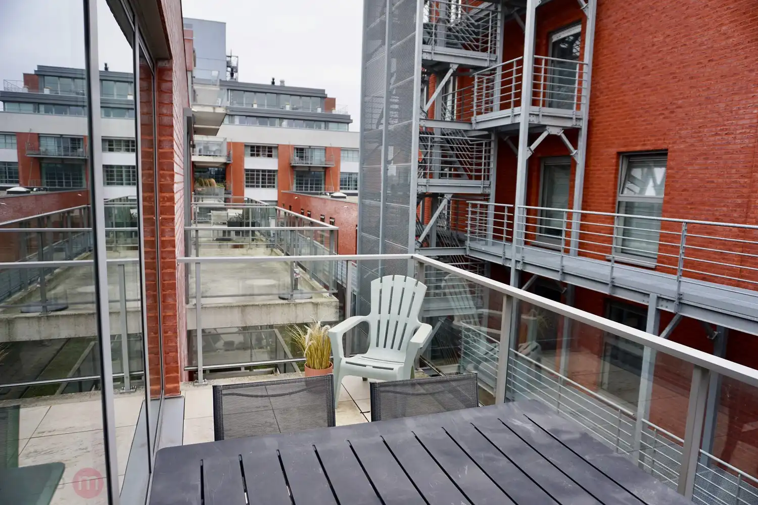 Recent appartement met 2 slaapk, terras en autostaanplaats. foto 6