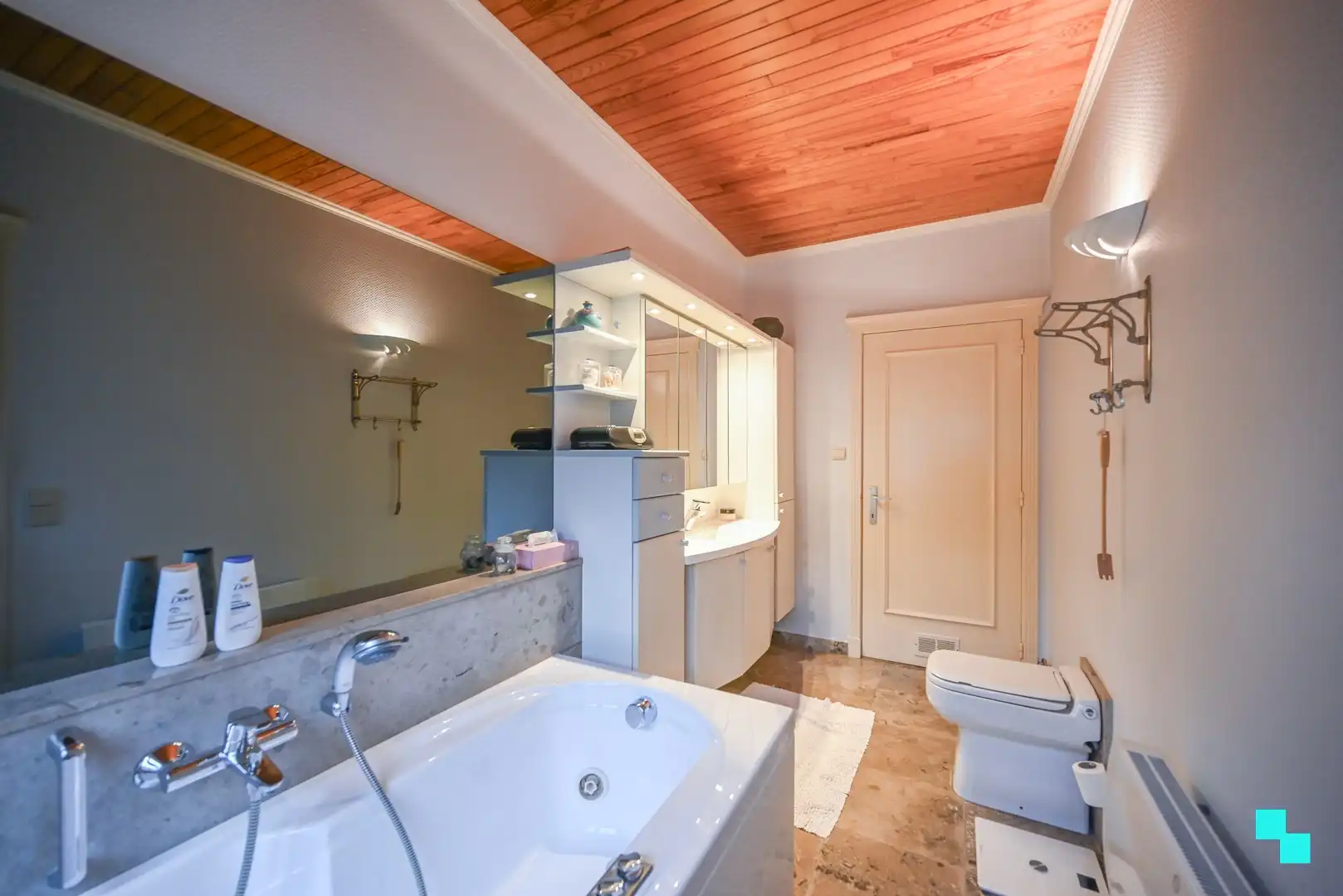 Verrassend ruime woning op een toplocatie in Marke foto 27