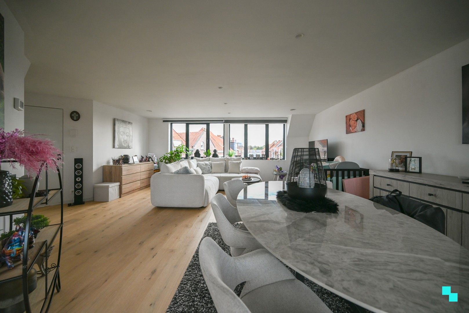 Nieuwbouw dakappartement te hartje Izegem foto {{pictureIndex}}