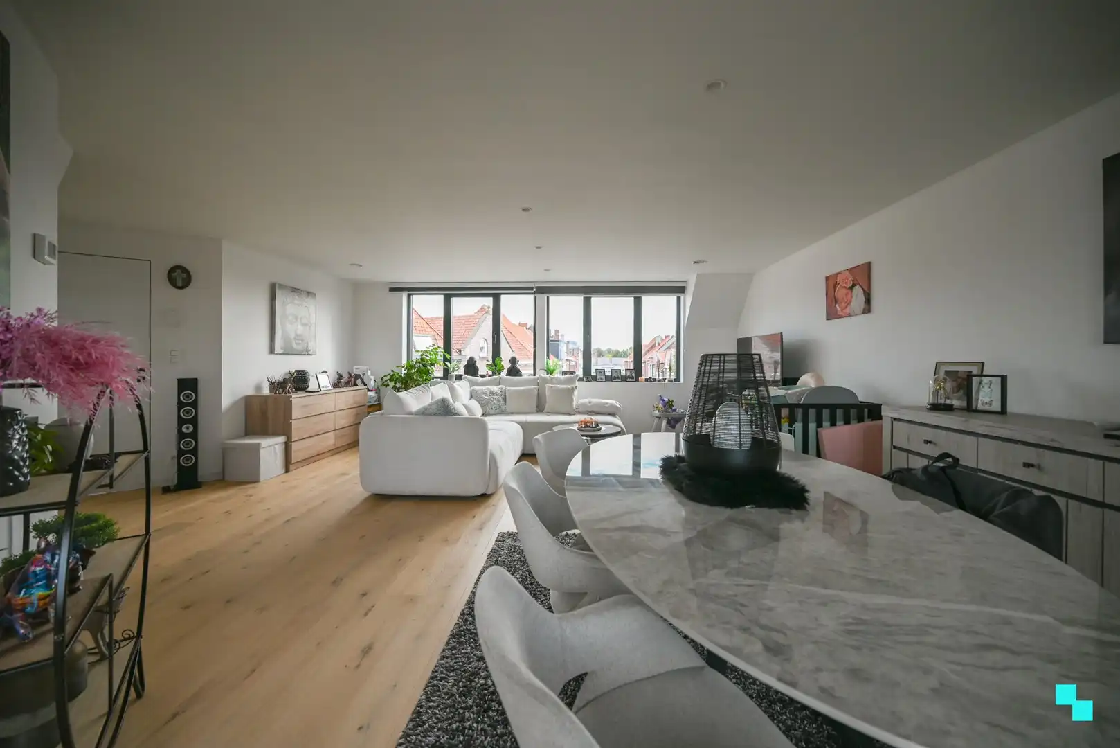 Nieuwbouw dakappartement te hartje Izegem foto {{pictureIndex}}