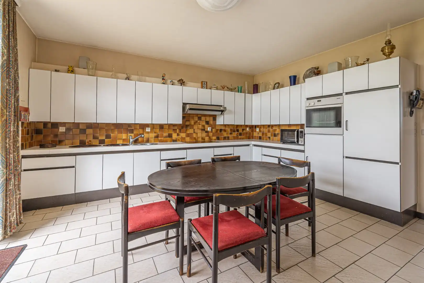 Ruime open woning met 5 slaapkamers, dubbele garage en tuin in Diksmuide foto 9