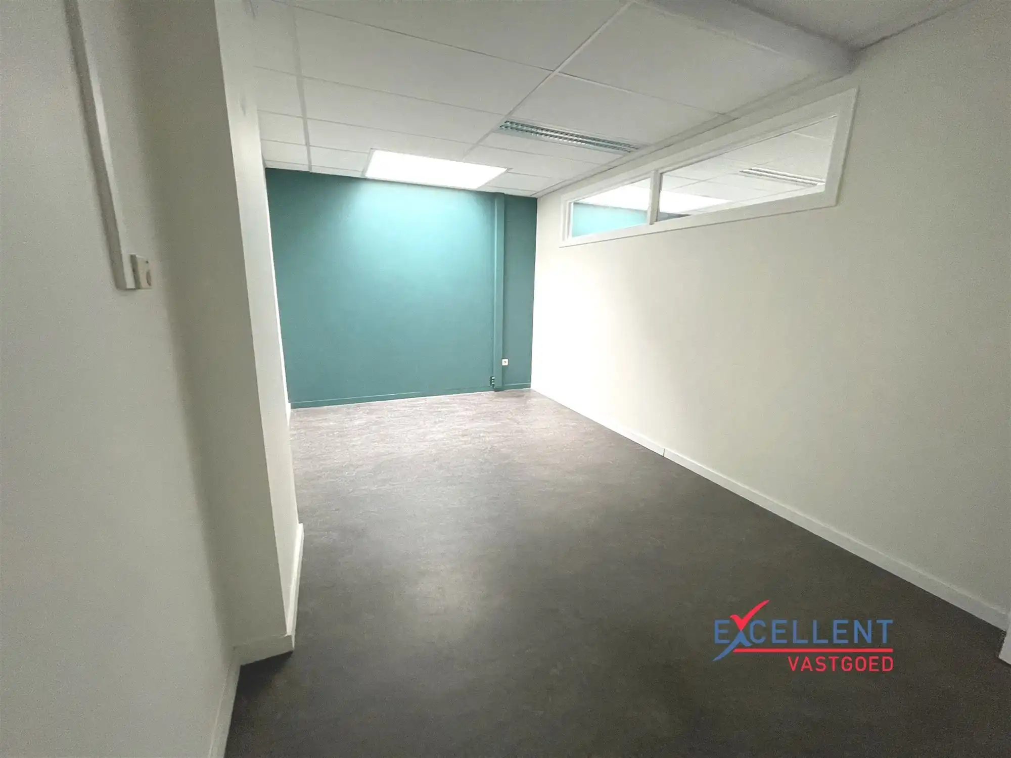 Commerciële handelsruimte te huur op toplocatie in het centrum van Deinze foto 2