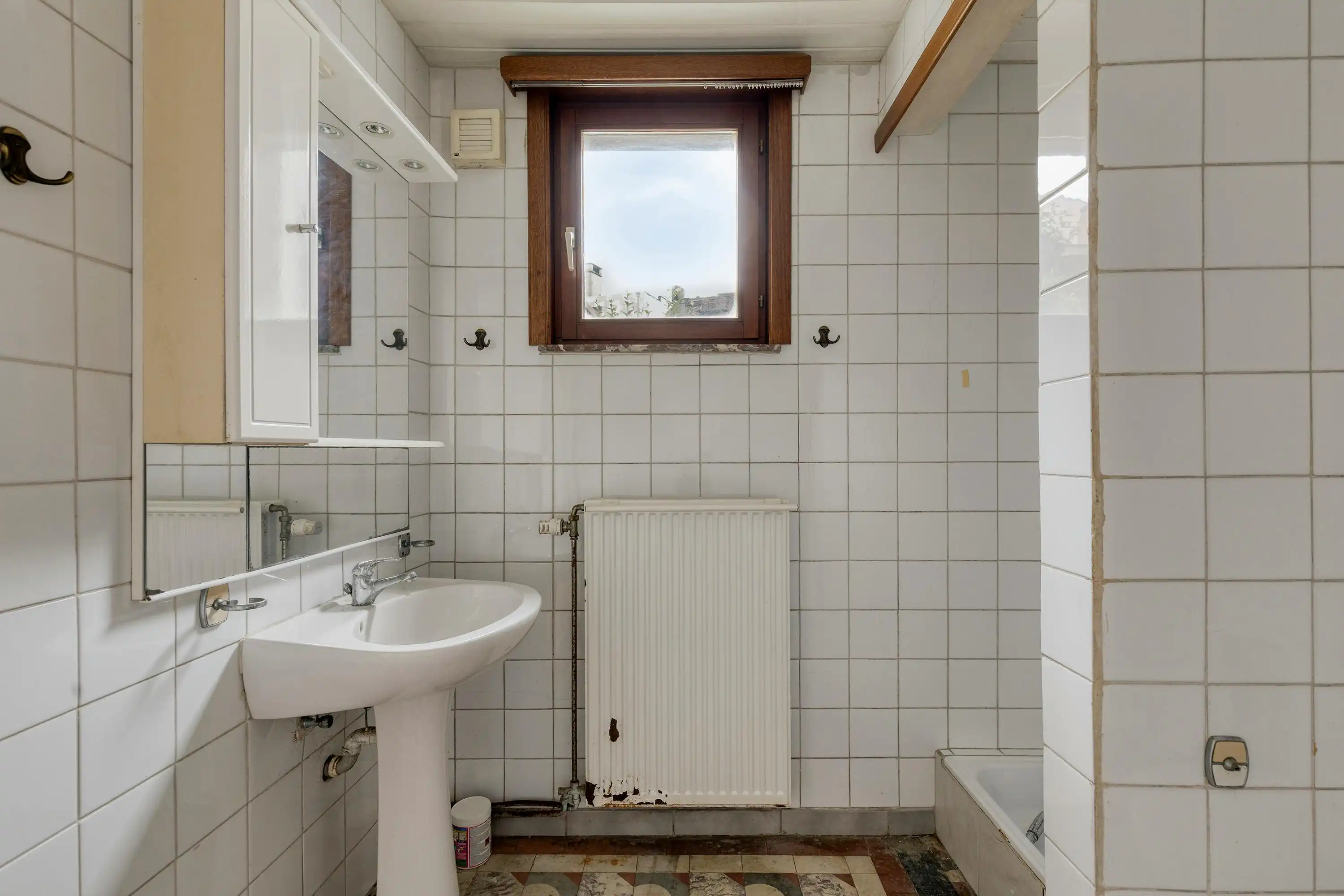 Op te frissen huis met 4 slaapkamers te koop in Borgerhout! foto 16