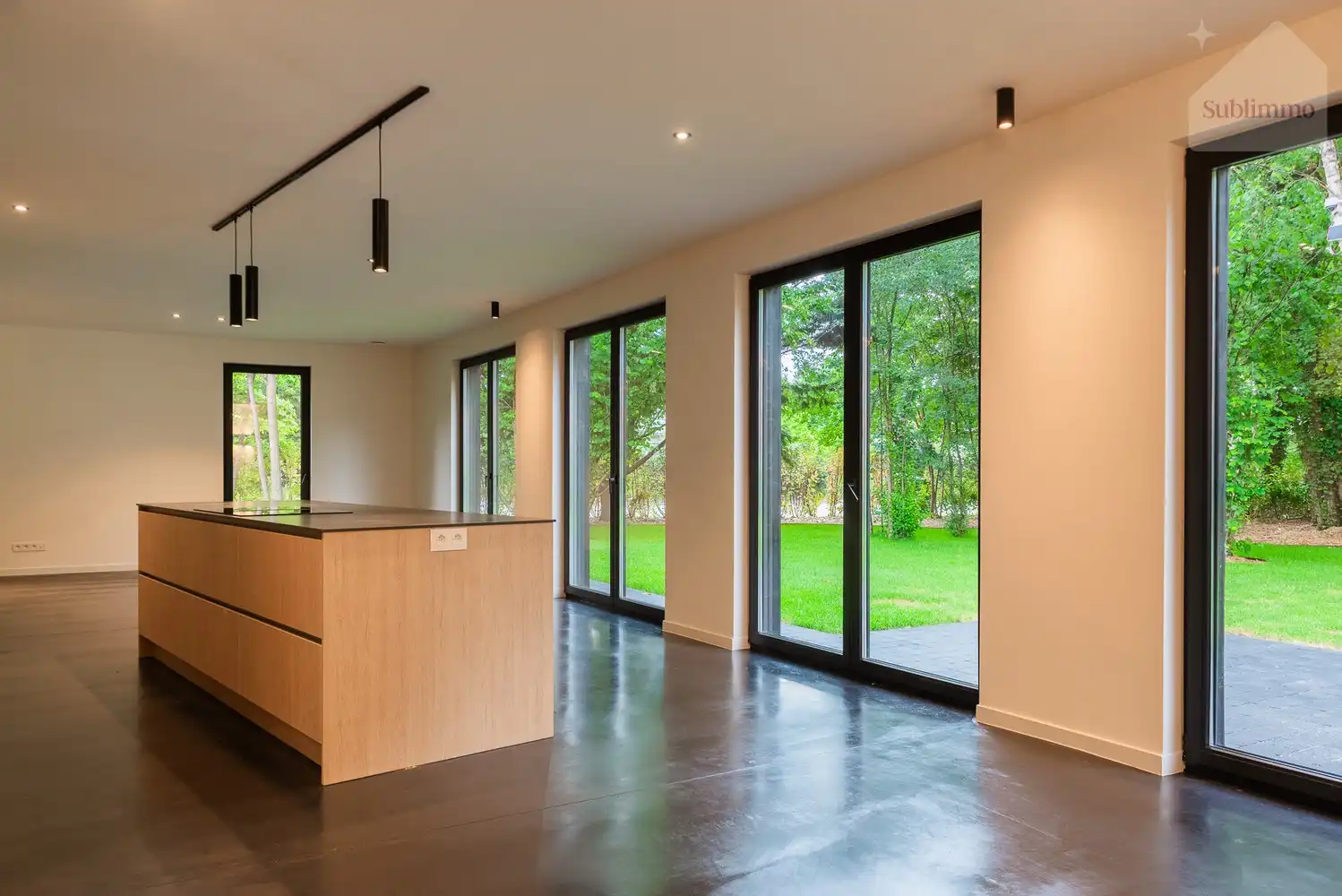 Volledig gerenoveerde karakterwoning met prachtige aangelegde tuin, polyvalente ruimte en 3 slaapkamers foto 6