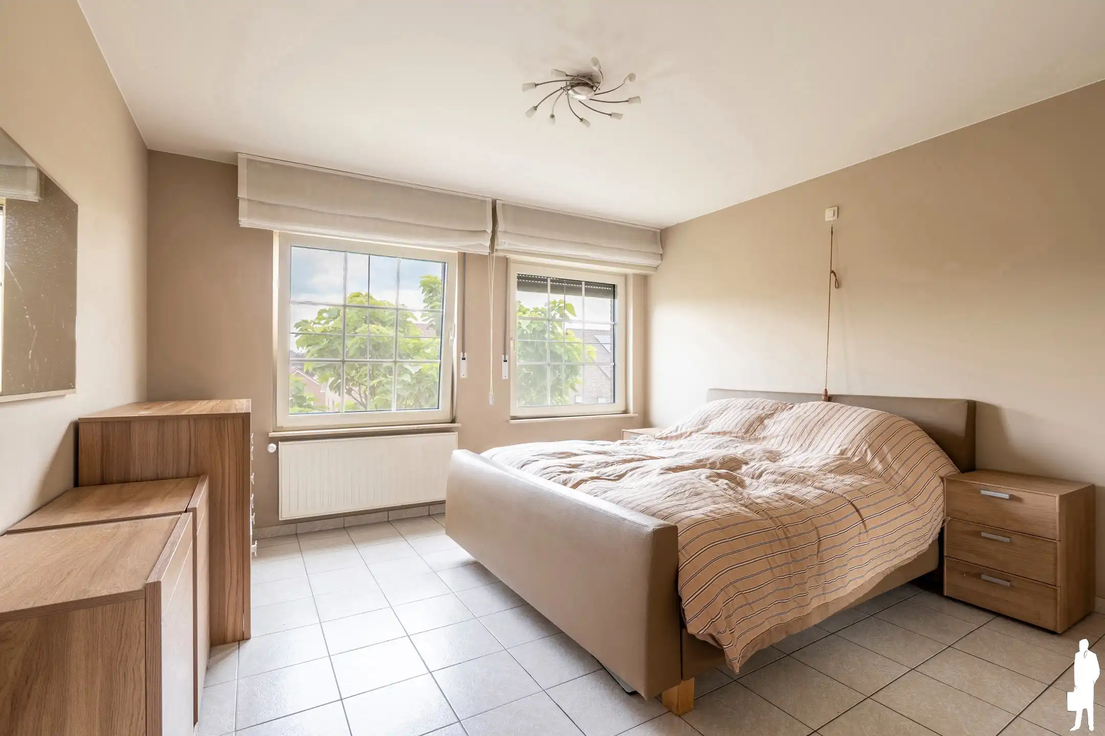Ruime woning met 6 slpks. en grote kelder nabij Nederland foto 12