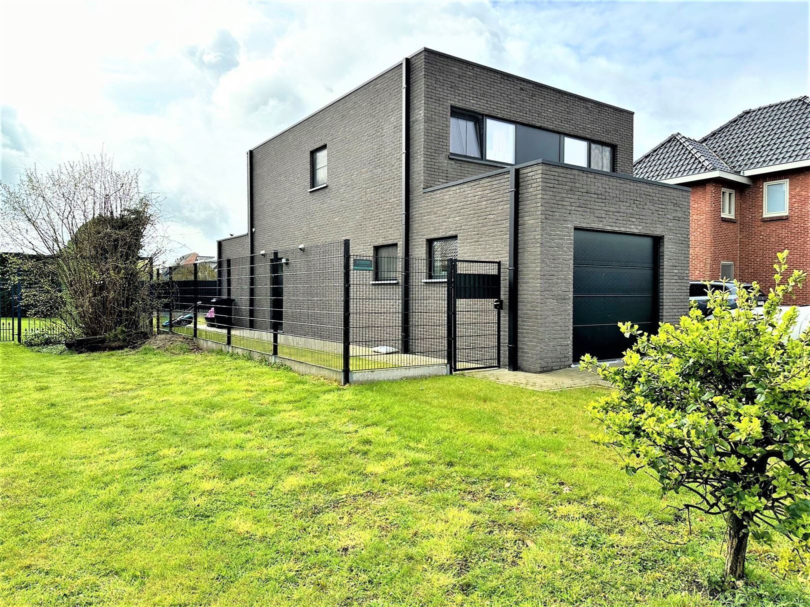TE HUUR: Moderne woning met 3 slaapkamers te Pelt! foto 2