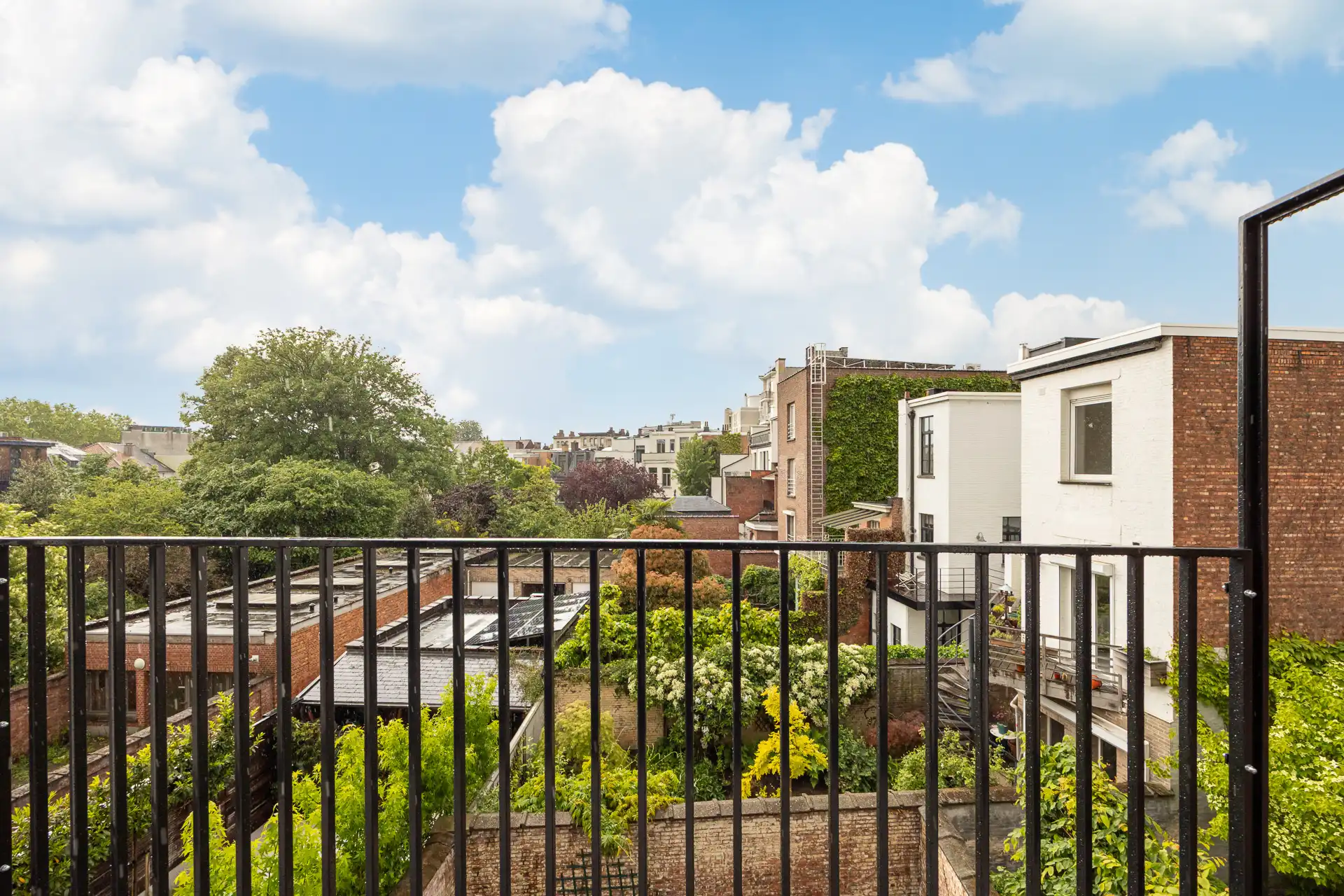 Ruim kwalitatief gerenoveerd 2 slpkappartement met ZW-terras foto 10