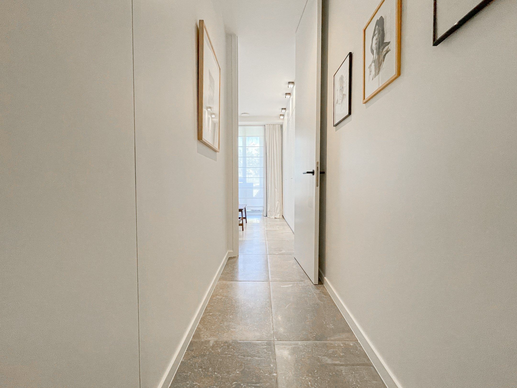 Subliem, luxueus tuinappartement met dubbele garage, rustig gelegen in een standingvolle residentie. foto 15