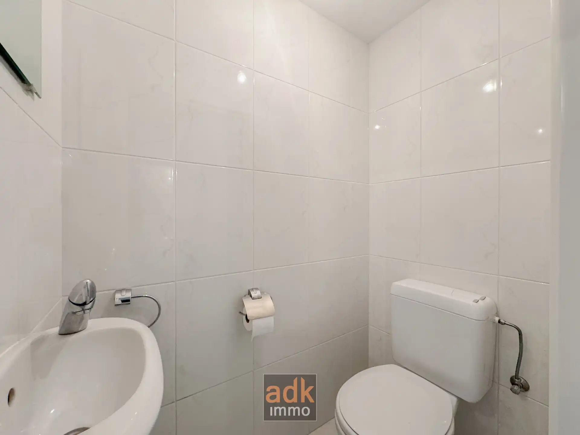 Ruim en lichtrijk appartement met zicht op het park. 2 slaapkamers, 2 badkamers, 2 terrassen, incl. kelder.  foto 9