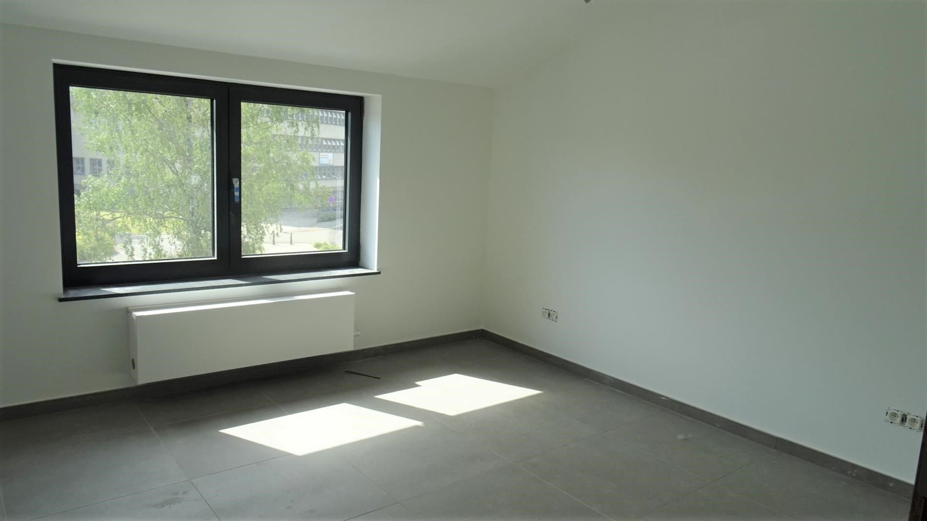 Goed gelegen duplex met 2 slpks, terras en autostaanplaats foto 7
