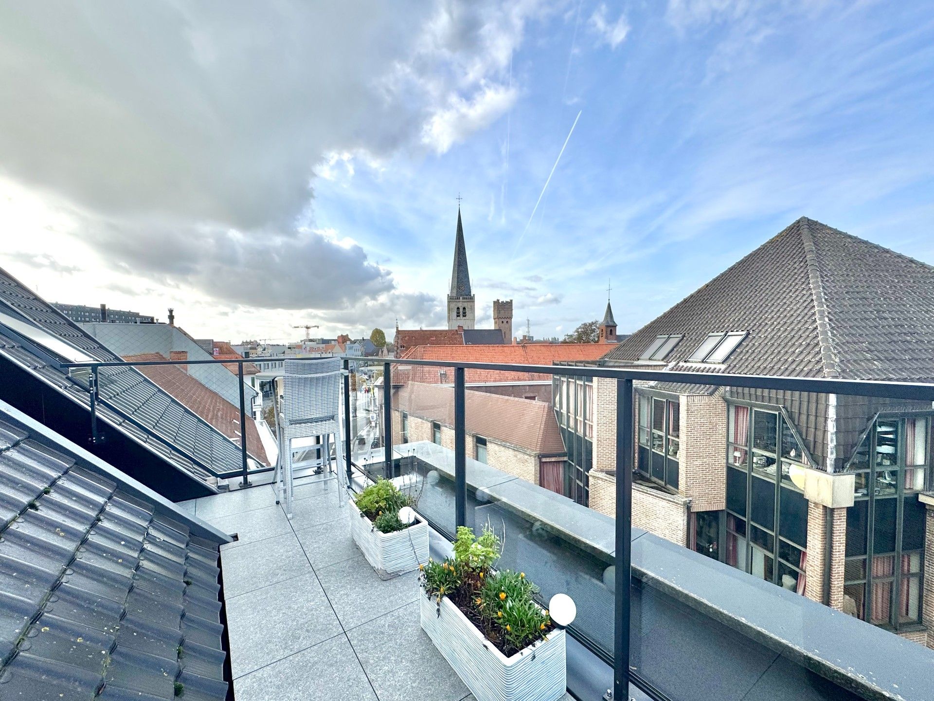 PENTHOUSE MET 2 TERASSEN & GROTE GARAGE foto 14