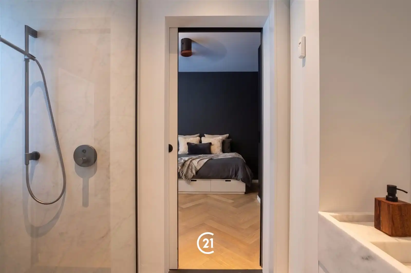 CAMBRE – Uitzonderlijk luxueus gelijkvloersappartement met tuin tegenover Ter Kamerenbos

  foto 19