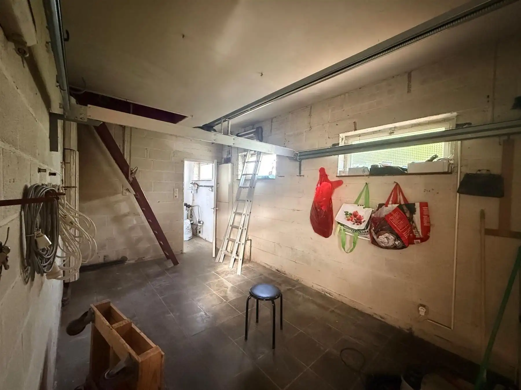 RESIDENTIEEL GELEGEN, TE RENOVEREN WONING  foto 11