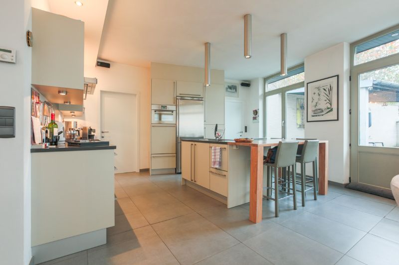 Prachtig Art-Deco-burgerhuis, met 3 slaapkamers, bureau, garage, tuin....(vloerverwarming, zonneboiler,elektr. goedgekeurd...) foto 11