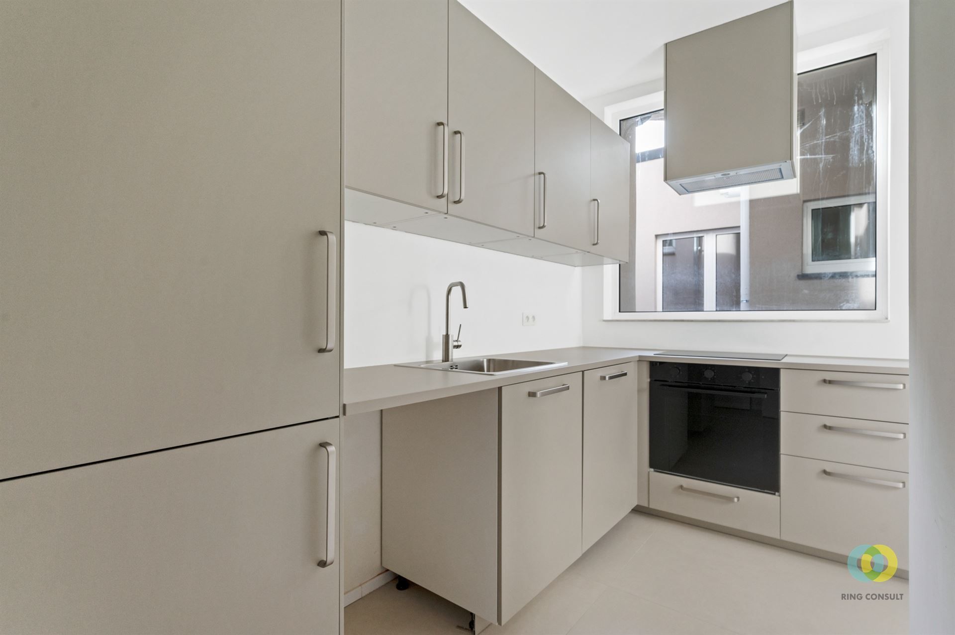 Gerenoveerd appartement met twee slaapkamers foto {{pictureIndex}}