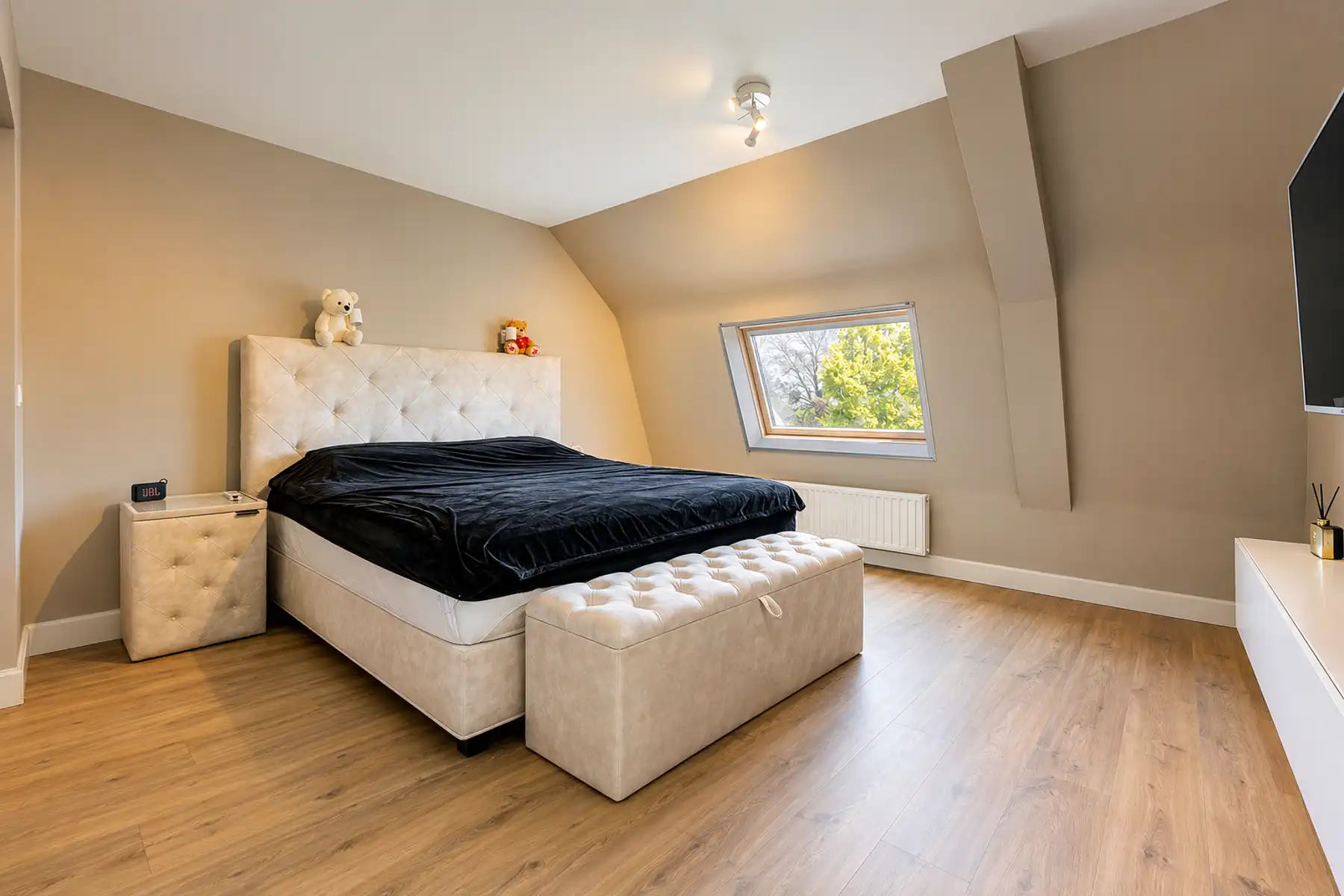 Ruime gezinswoning met 4 slaapkamers op een perceel van 610m². foto 16