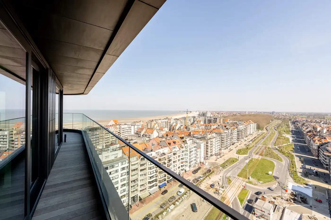 Fenomenaal afgewerkt hoek-appartement op de 15de verdieping van de Heldentoren met zicht op Zee, Knokke en omstreken. foto 19