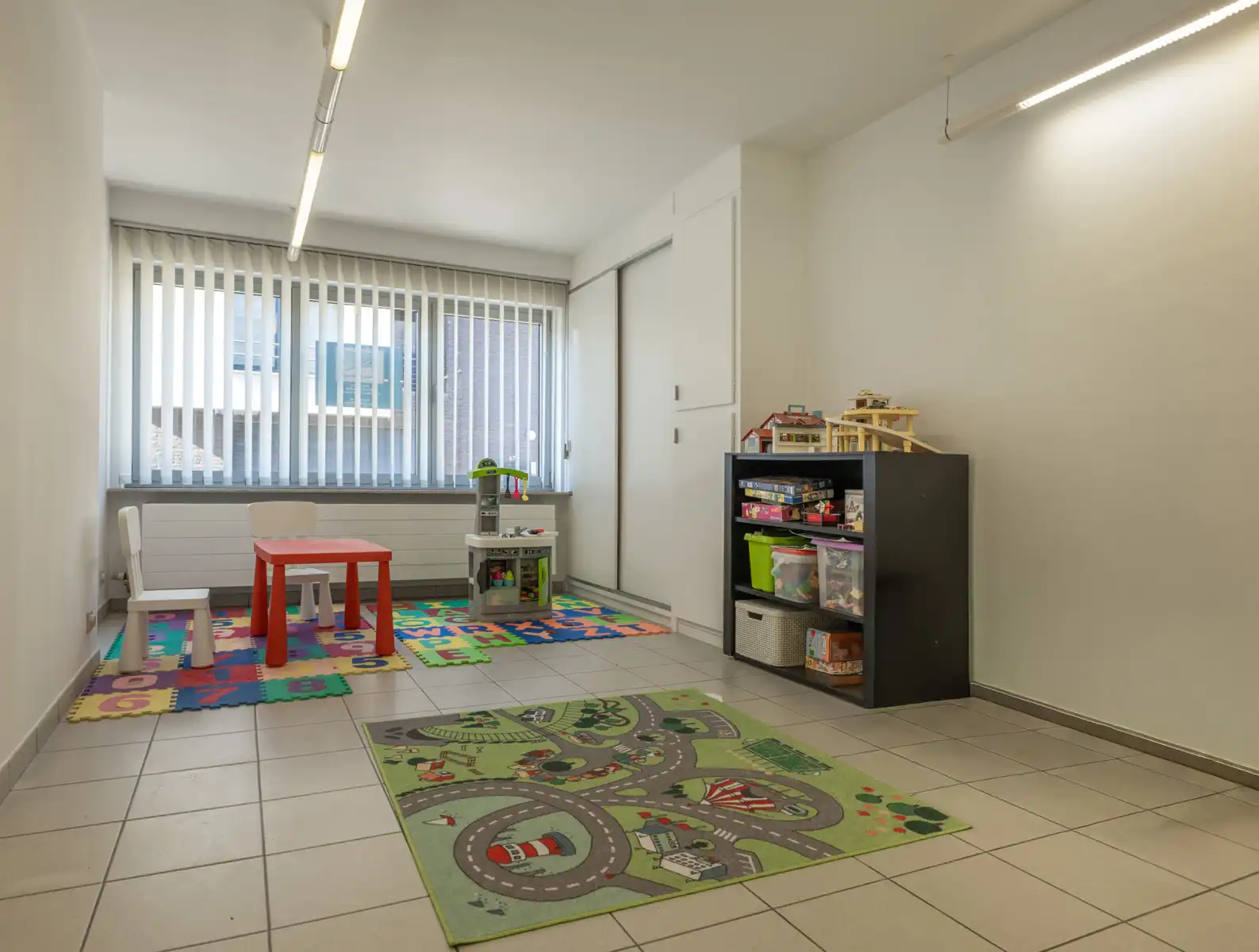 Ruime woning met praktijkruimte foto 20