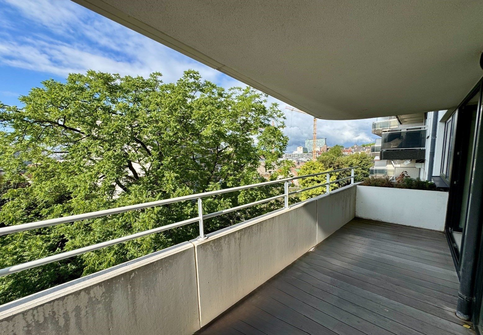Luxueus appartement met panoramisch uitzicht in residentie Greentower foto 11