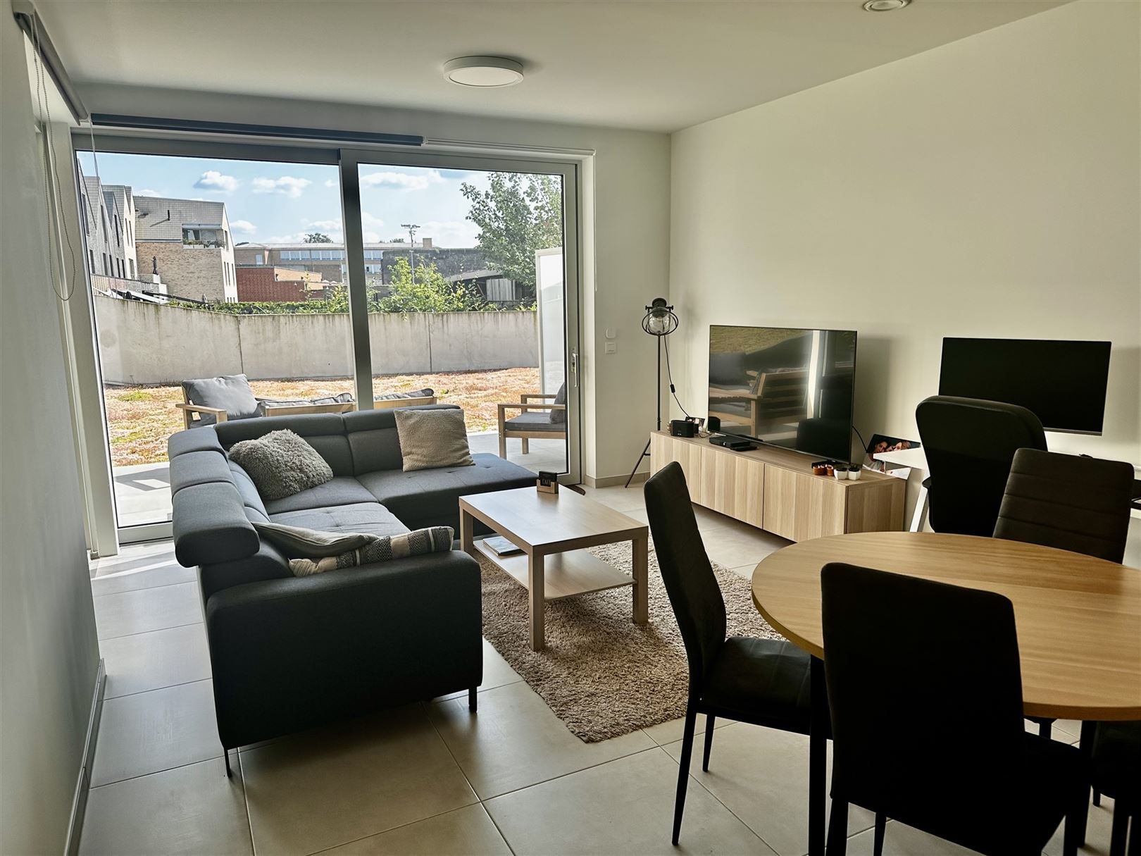 Gelijkvloers nieuwbouw appartement te huur  foto 2