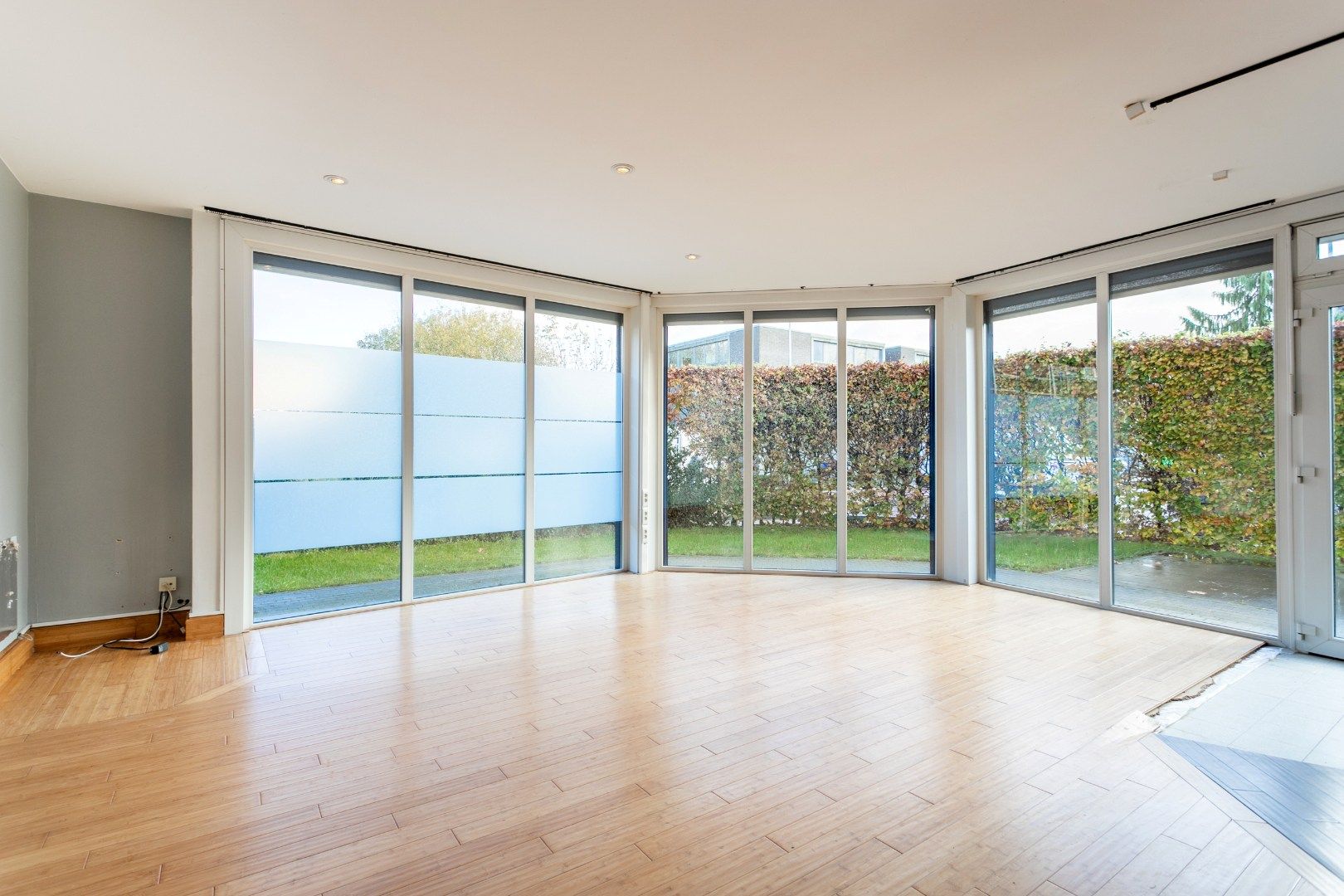 Ruim gelijkvloersapp te koop centrum Halle met 1 à 2 slpk, garage en tuin foto 3