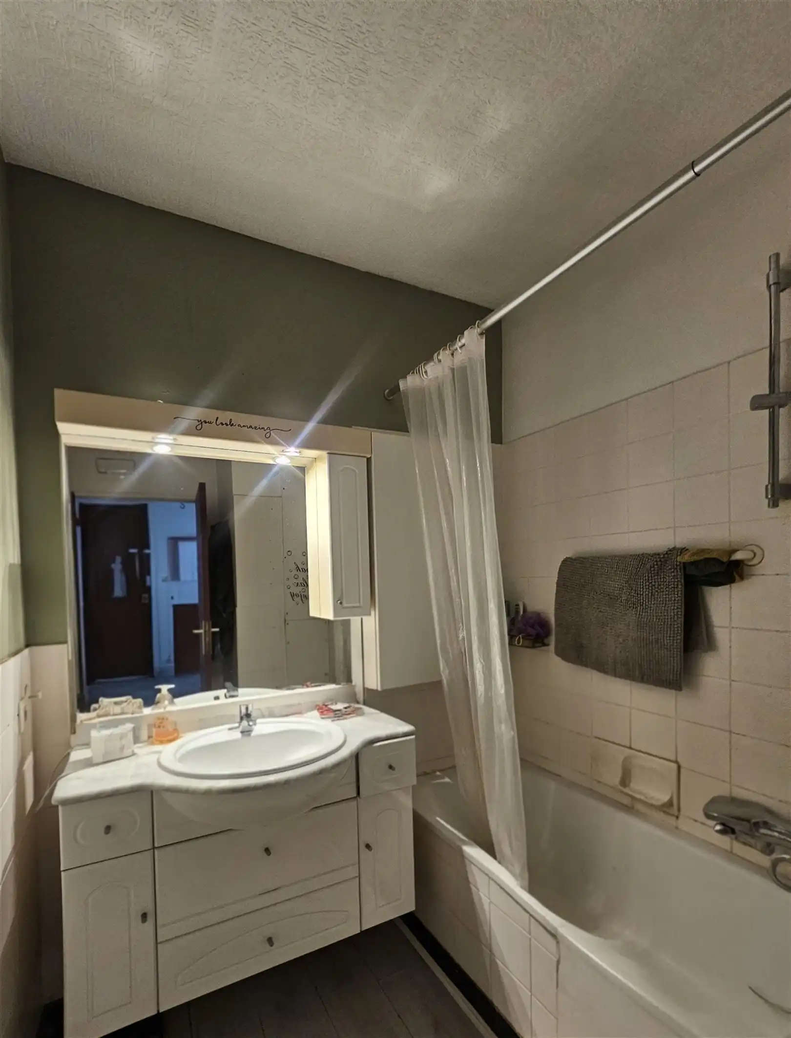 Ruim appartement met 2slps, tuin en garage. foto 4