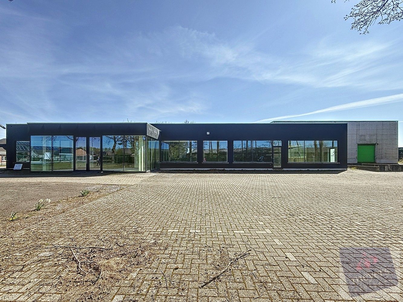 Multifunctioneel bedrijfsgebouw van 3.400 m² in Bocholt foto 2