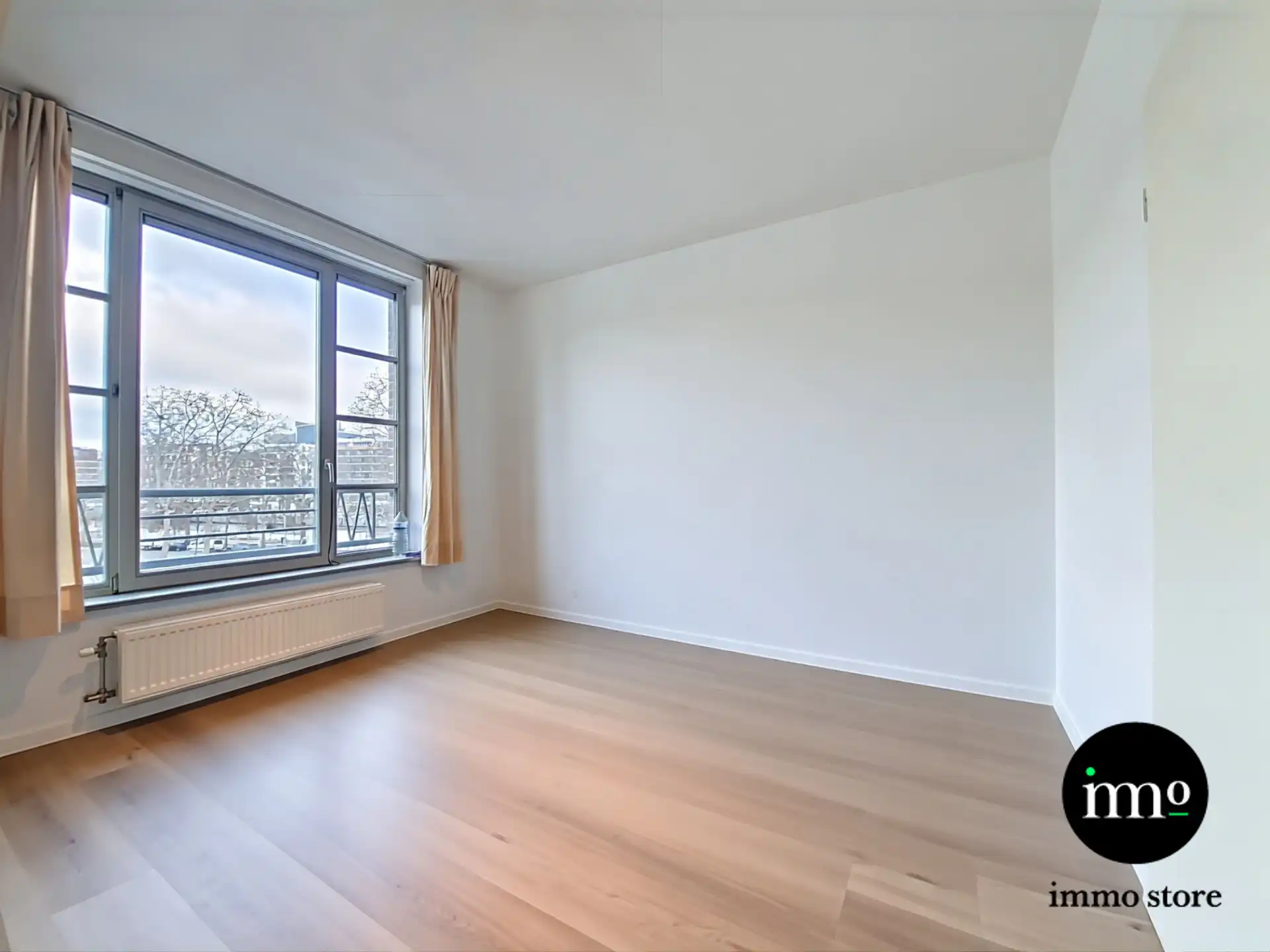 Lichtrijk 1-slaapkamerappartement met parking – Tour & Taxis foto 5