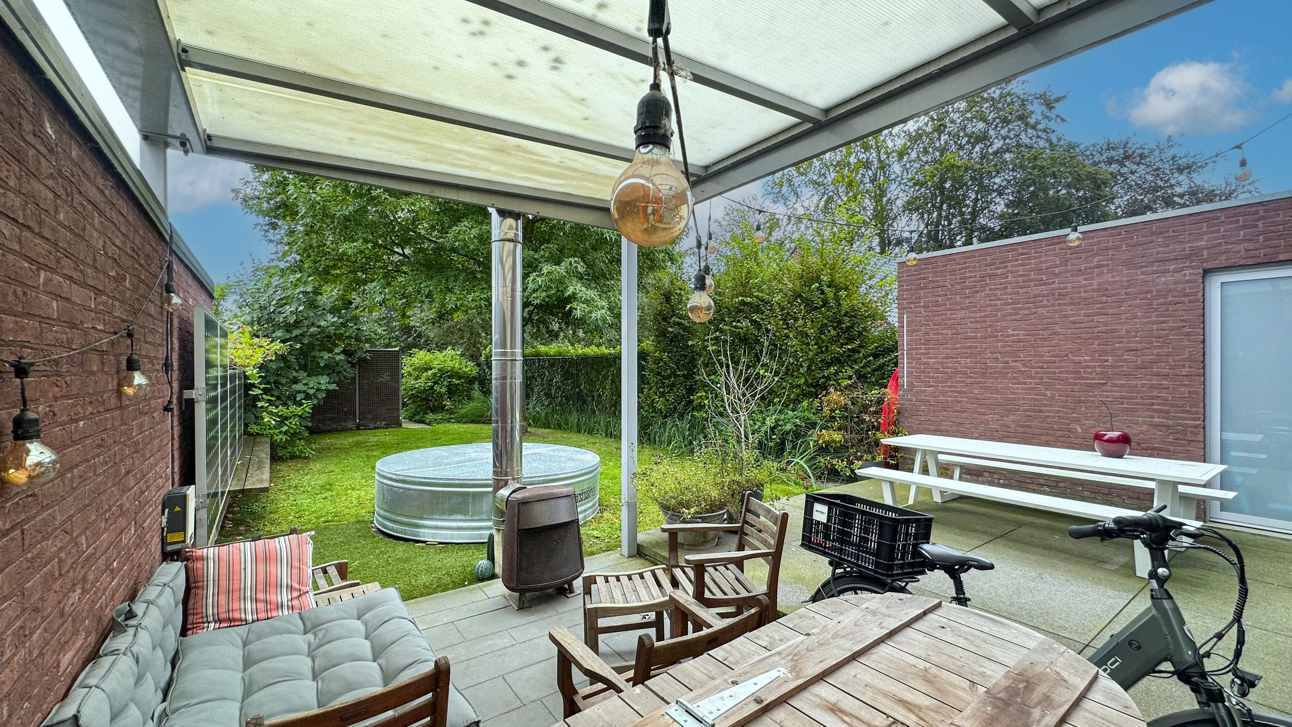 Ruime afgewerkte sfeervolle halfopen woonst met terras en tuin! foto 50