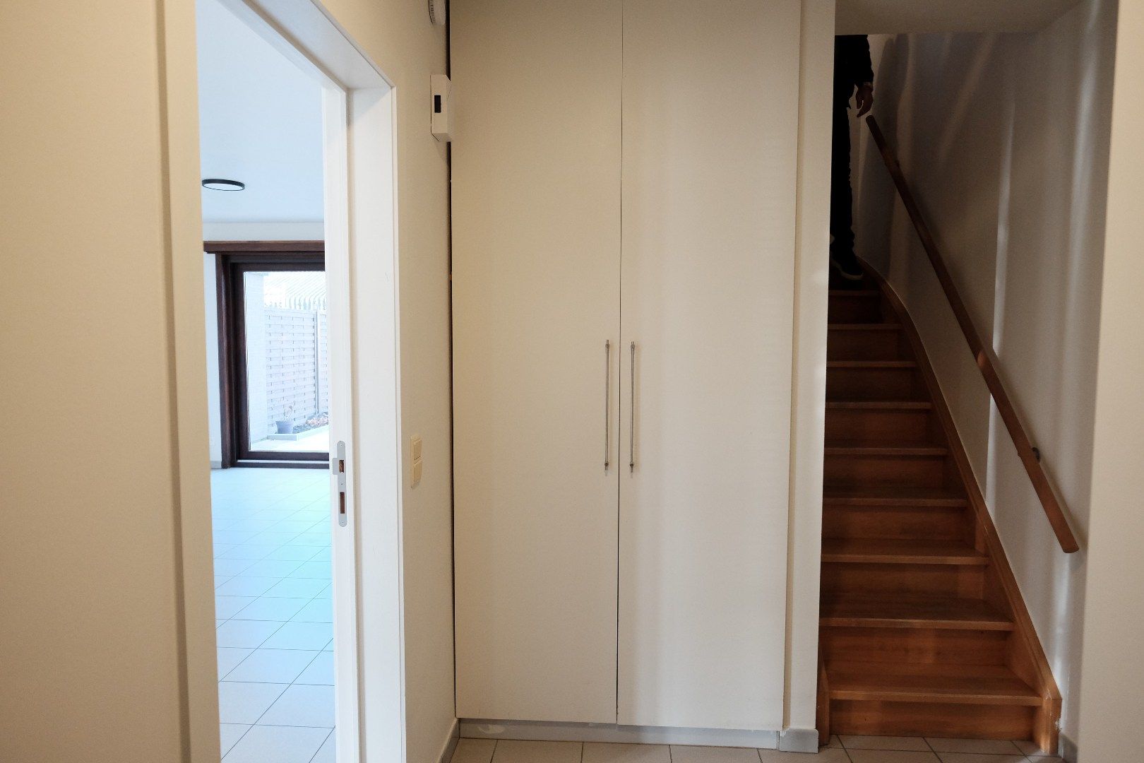 Vernieuwde rijwoning met tuin en grote garage foto 2